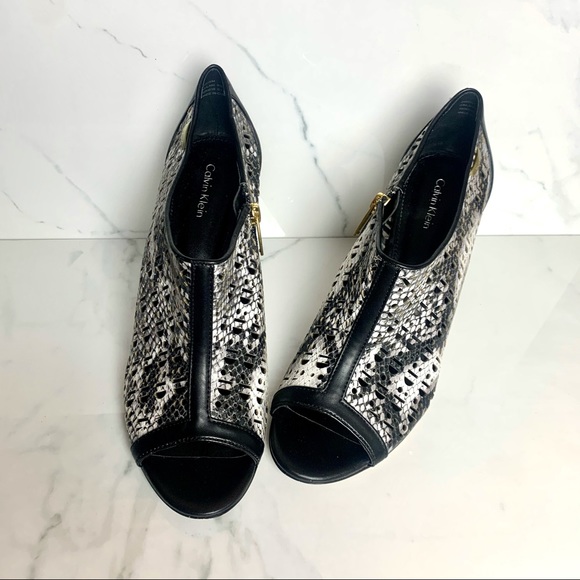 Calvin Klein Kailani Black And White Peep Toe Heel - Picture 11 of 12